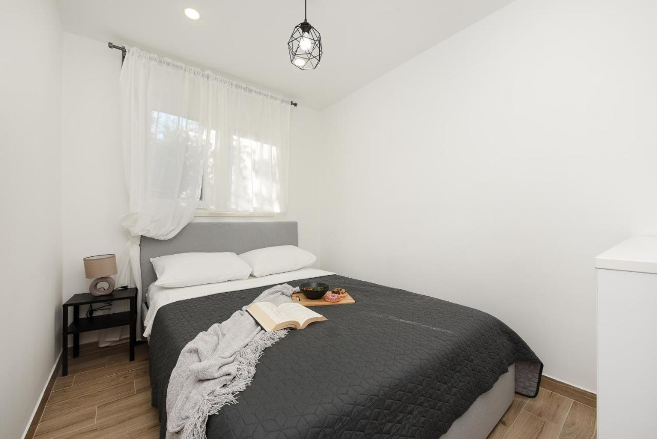 L&r Luxury Apartment- Free Parking *